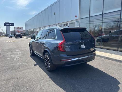 2025 Volvo XC90 B6 Plus 7-Seater