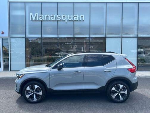 Vapour Grey Metallic 2025 Volvo XC40 B5 Plus Dark Theme