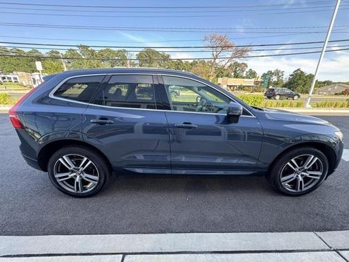 2021 Volvo XC60 T5 Momentum