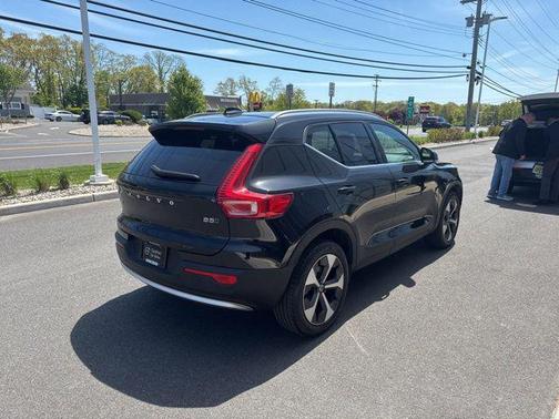 Onyx Black Metallic 2025 Volvo XC40 B5 Plus Bright Theme