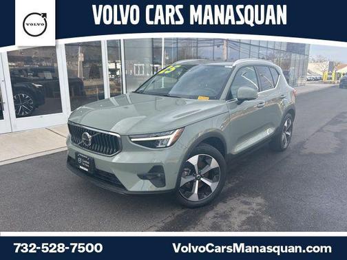 2025 Volvo XC40 B5 Plus Bright Theme