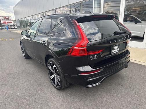 2024 Volvo XC60 Recharge Plug-In Hybrid T8 Ultimate Dark Theme