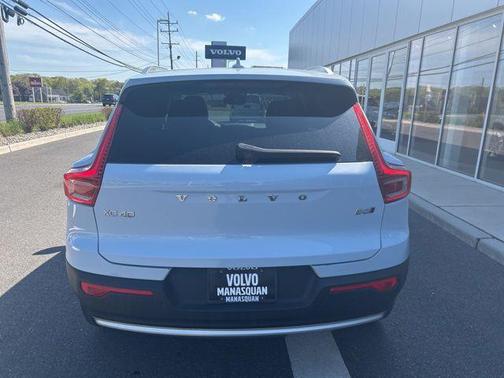 Cloud Blue 2025 Volvo XC40 B5 Core Bright Theme