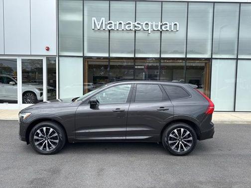 Platinum Grey Metallic 2025 Volvo XC60 B5 Plus