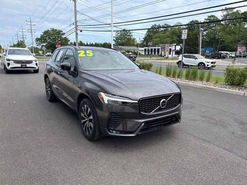 Platinum Grey Metallic 2025 Volvo XC60 B5 Plus
