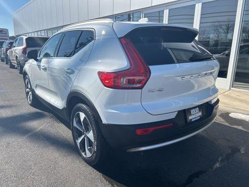 2025 Volvo XC40 B5 Plus Bright Theme