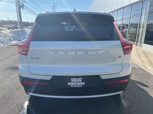 2025 Volvo XC40 B5 Plus Bright Theme