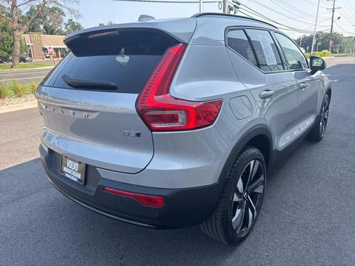 2025 Volvo XC40 B5 Plus Dark Theme
