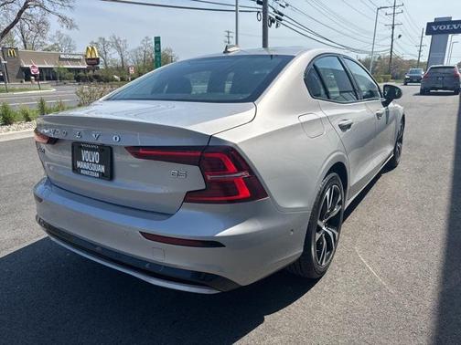 2024 Volvo S60 B5 Plus Dark Theme
