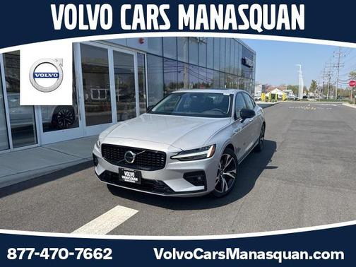 2024 Volvo S60 B5 Plus Dark Theme