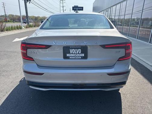 2024 Volvo S60 B5 Plus Dark Theme