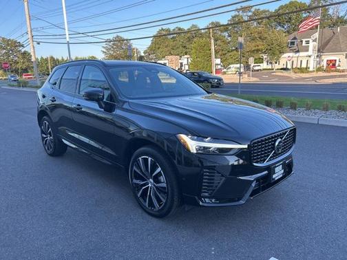 2025 Volvo XC60 B5 Plus