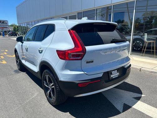 Cloud Blue 2025 Volvo XC40 B5 Core Bright Theme