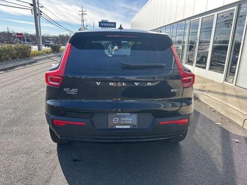 2025 Volvo XC40 B5 Plus Dark Theme