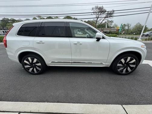 2024 Volvo XC90 Recharge Plug-In Hybrid T8 Ultimate Bright Theme 7-Seater