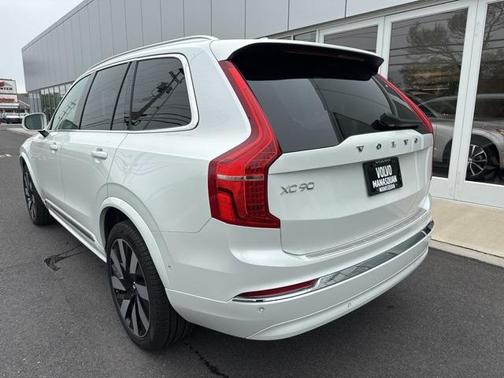2024 Volvo XC90 Recharge Plug-In Hybrid T8 Ultimate Bright Theme 7-Seater