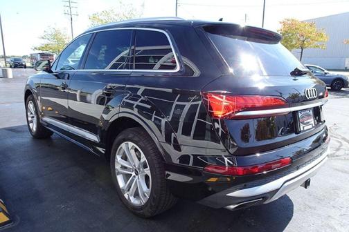 2025 Audi Q7 55 Premium Plus