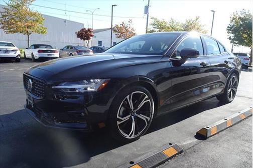 2025 Volvo S60 B5 Plus
