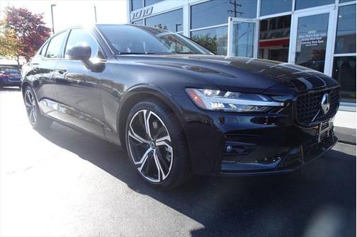 2025 Volvo S60 B5 Plus