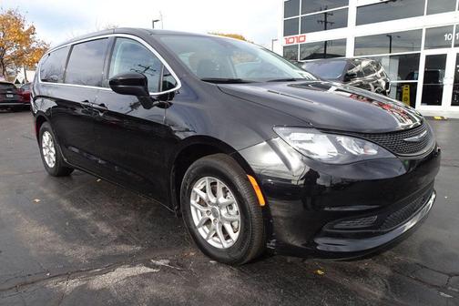 2024 Chrysler Voyager LX