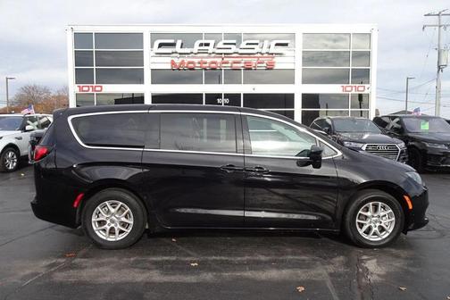 2024 Chrysler Voyager LX