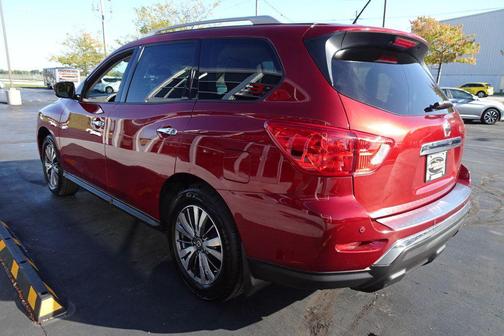 2018 Nissan Pathfinder SV