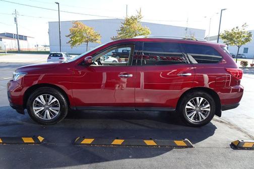 2018 Nissan Pathfinder SV