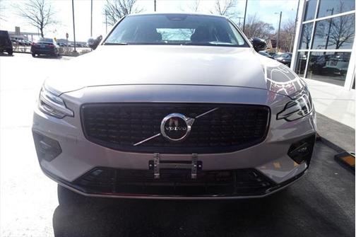 2025 Volvo S60 B5 Core