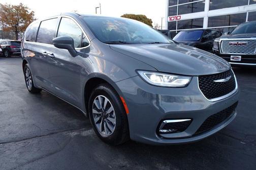 2022 Chrysler Pacifica Hybrid Touring L