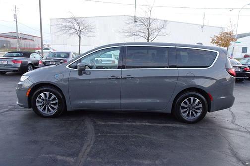 2022 Chrysler Pacifica Hybrid Touring L