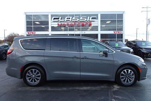 2022 Chrysler Pacifica Hybrid Touring L