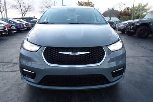 2022 Chrysler Pacifica Hybrid Touring L