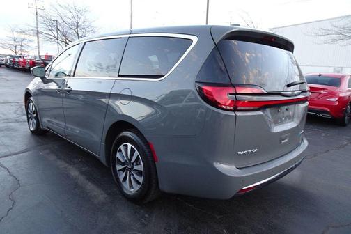 2022 Chrysler Pacifica Hybrid Touring L