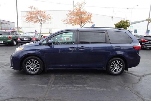 2018 Toyota Sienna XLE