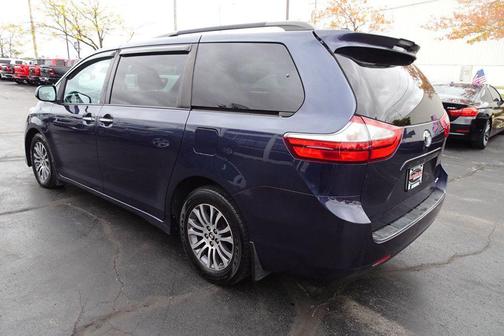 2018 Toyota Sienna XLE