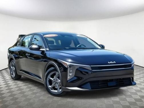 Aurora Black 2025 Kia K4 LXS
