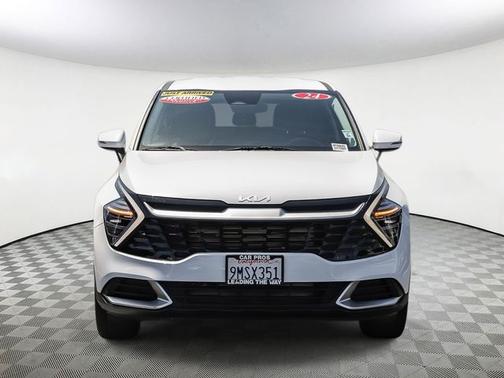 White Pearl 2024 Kia Sportage EX