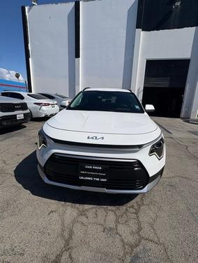 Snow White Pearl 2023 Kia Niro Plug-In Hybrid EX