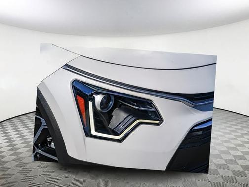 Snow White Pearl 2023 Kia Niro Plug-In Hybrid EX