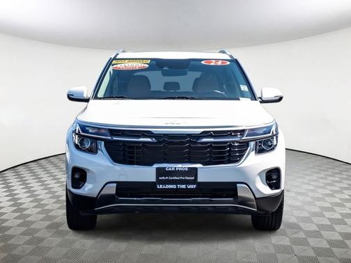 Snow White Pearl 2024 Kia Seltos EX