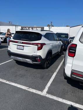 Snow White Pearl 2024 Kia Seltos EX