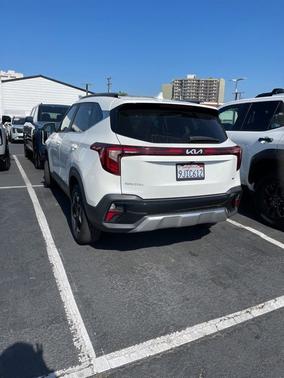 Snow White Pearl 2024 Kia Seltos EX