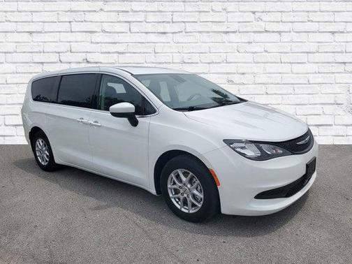 Bright White Clearcoat 2023 Chrysler Voyager LX