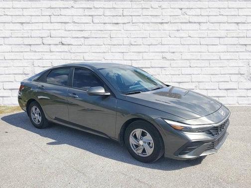 2024 Hyundai ELANTRA SE