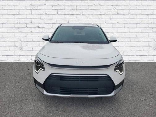 Snow White Pearl 2026 Kia Niro LX