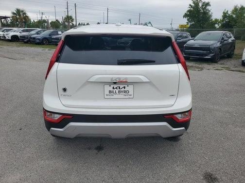 Snow White Pearl 2026 Kia Niro LX