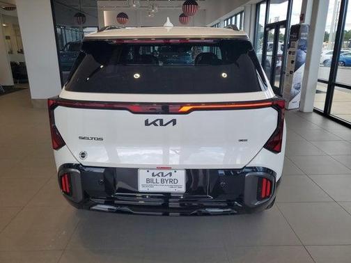 Snow White Pearl 2027 Kia Seltos X-Line