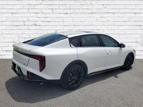 Snow White Pearl 2025 Kia K4 GT-Line Turbo