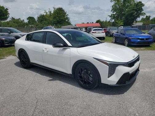 Snow White Pearl 2025 Kia K4 GT-Line Turbo