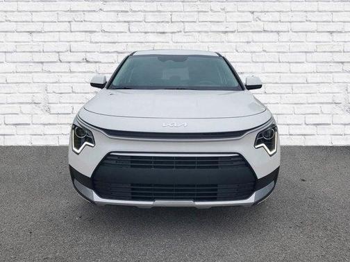 Snow White Pearl 2026 Kia Niro LX